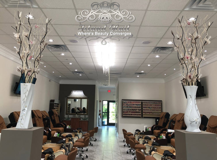 Island Nails Spa logo