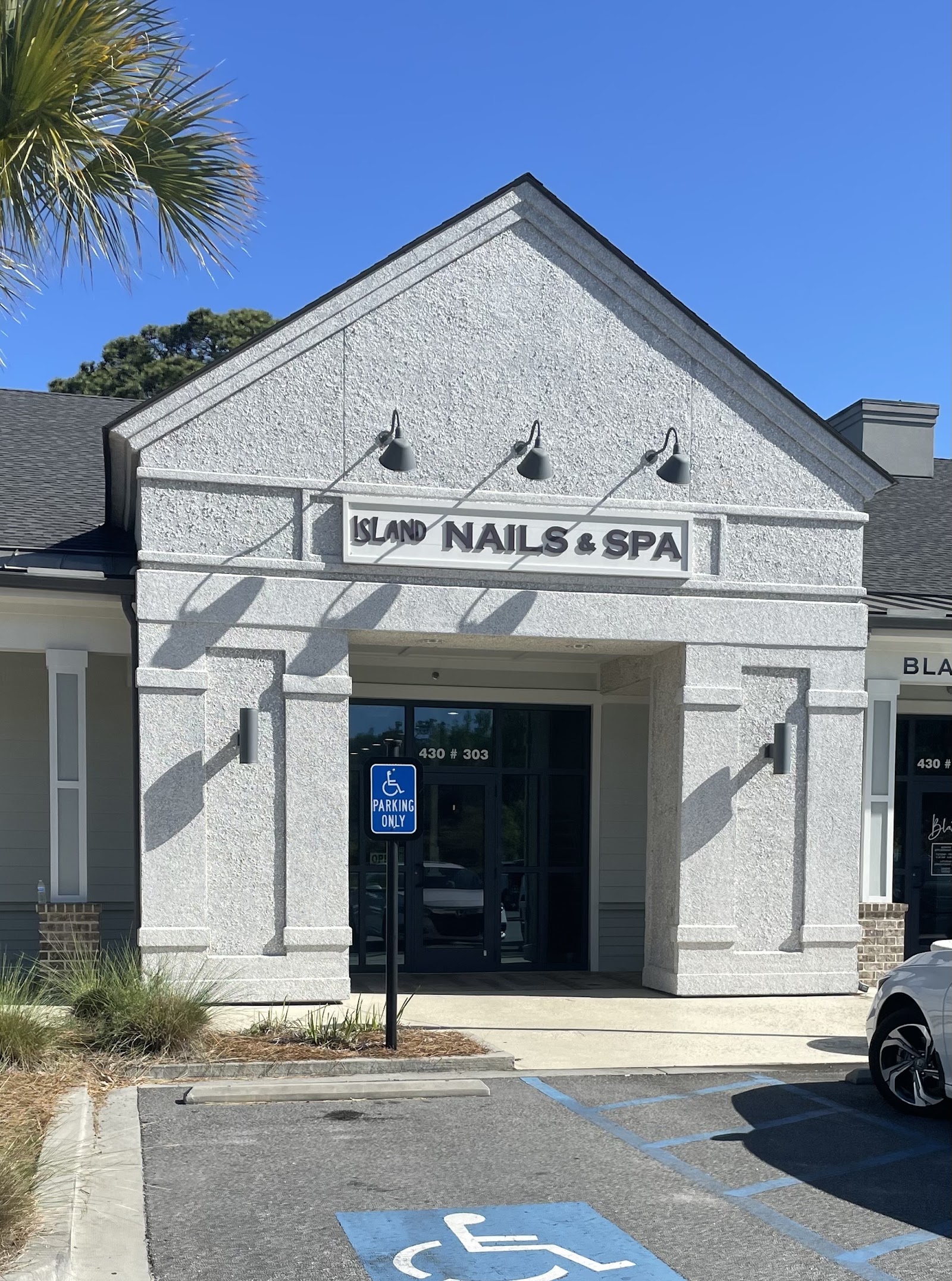 Island Nails Spa nail photo 2